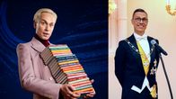 Christoffer Strandberg vasemmalla kirjapino sylissään ja oikealla Alexander Stubb.