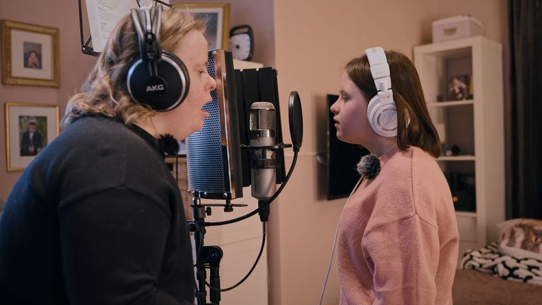 Kompisarna Madde och Matilda vill bli kändisar – nya dokumentärserien ...