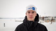 Sami Pajari katsoo kameraan Lahden satamassa.