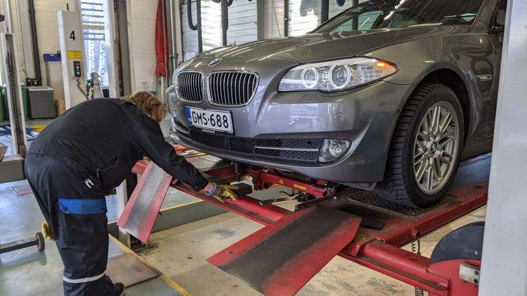 Uusia turvajärjestelmiä tulee autoihin niin vauhdilla, ettei ...