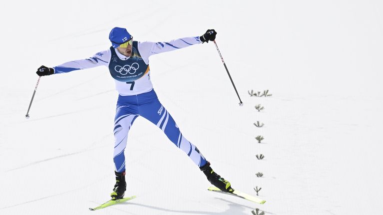 Ilkka Herola tuulettaa olympiapronssia loppusuoralla.
