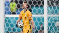 Huuhkajien maalivahti Lukas Hradecký.