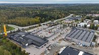 Heinolan Vuohkallion alueen kauppoja ilmasta kuvattuna.