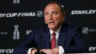 NHL-kommissionär Gary Bettman höll presskonferens
