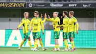 Ilveksen Maksim Stjopin (kesk.) juhlii joukkuetovereiden kanssa 1-0 maalia.