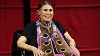 Sacheen Littlefeather kuvattuna 17. syyskuuta 2022.