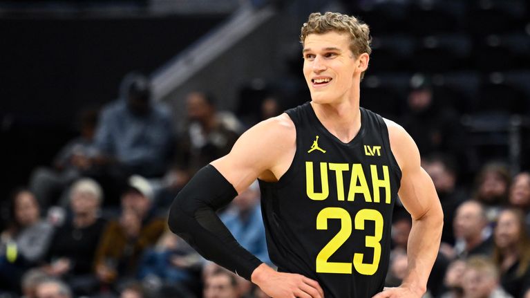 Lauri Markkanen katsoo kaukaisuuteen ottelussa Sacramento Kingsiä vastaan 29.10.2024.