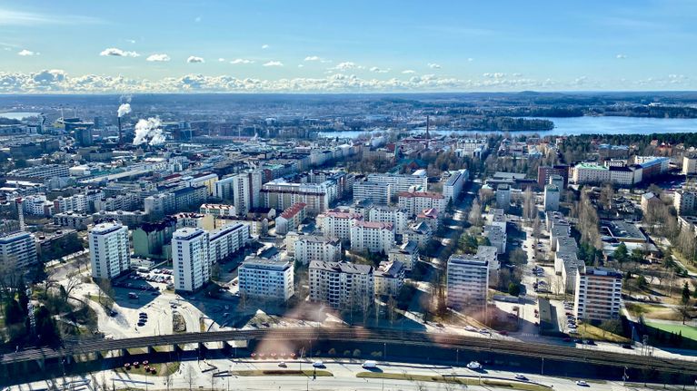 Tampereen kaupunkia ja Amurin kaupunginosaa kuvattuna Näsinneulasta päin.