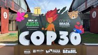 COP30-ilmastokokouksen kolmiulotteinen logo Belemissä Brasiliassa.