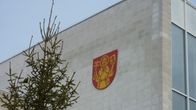 Liedon vaakuna kaupungintalon seinässä.
