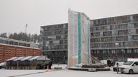 Marraskuinen näkymä Jyväskylän kauppatorilta. Torikunkku-patsas huputettuna remontin vuoksi. 