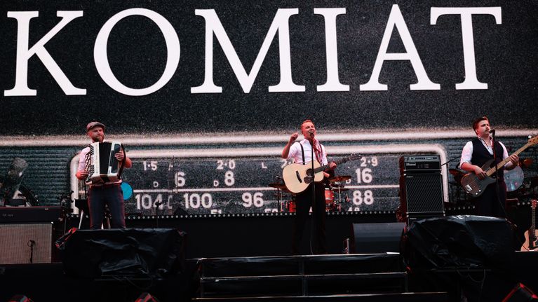 Komiat -yhtye lämmittelybändinä Katri Helenan jäähyväiskonsertissa Olympiastadionilla 16.08.2025.
