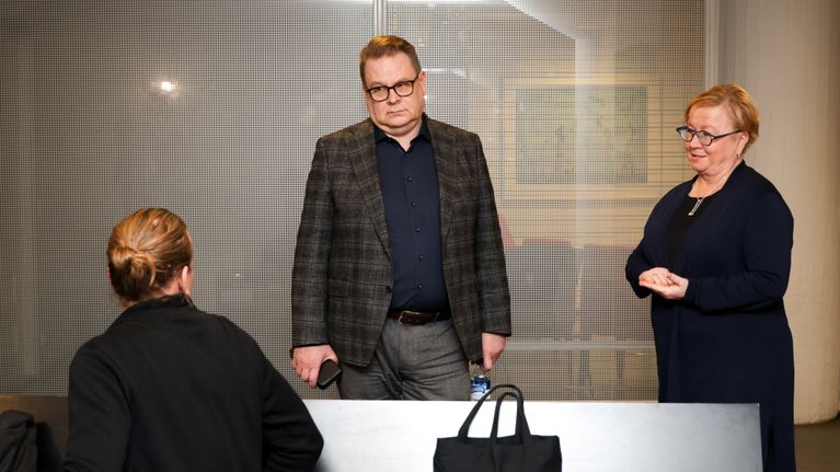 Käräjäoikeus: Katri Kulmunin ex-erityisavustajalle vankeutta petoksesta ...