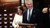 Liettuan presidentti Gitanas Nausėda sai kanteleen. 