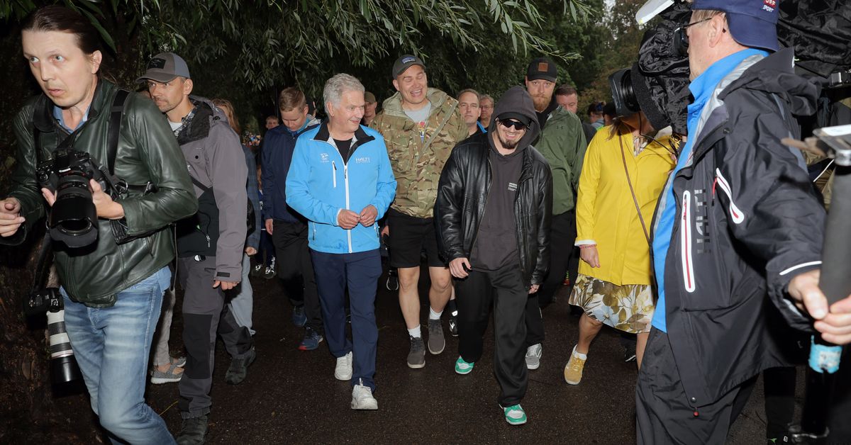 Käärijä joins Finnish President Niinistö on public walk to celebrate 75th birthday