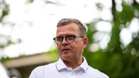Petteri Orpo pitää tiedotustilaisuutta.