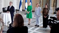 Kokoomuksen puheenjohtaja Petteri Orpo pitää puhettaan Eduskuntatalon Valtiosalin tiedotustilaisuudessa, jossa kerrotaan, mitkä puolueet osallistuvat Säätytalolla käytäviin varsinaisiin hallitusneuvotteluihin.
