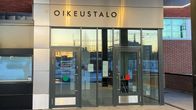 Päijät-Hämeen käräjäoikeuden sisäänkäynti Lahdessa
