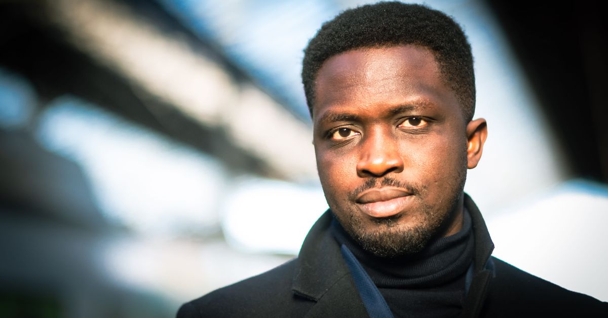 Kuka on kirjallisuuden uusi supertähti Mohamed Mbougar Sarr, 32, joka ...