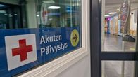Päivystyspoliklinikan oven sisäänkäynti 