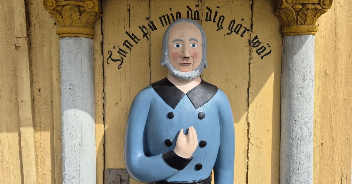 Ainutlaatuinen perinne Pohjanmaalla on kestänyt kirveeniskut ja kovat tuulet, mutta nyt moni puinen ukko tarvitsee apua