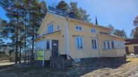 Tiistenjoen uusi kyläkauppa sijaitsee kyläkirkkoyhdistyksen talossa. 