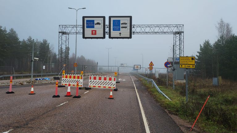 Photo shows a closed border checkpoint at Vaalimaa.