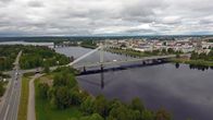 Jätkänkynttilän siltä ja Rovaniemen keskustaa kesällä ilmasta kuvattuna.