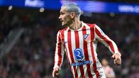 Antoine Griezmann juoksee kentällä.