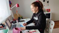 Lilian Korhonen opiskelee kotona