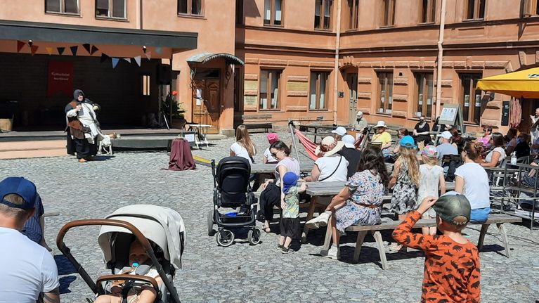 Keskiaikaesitys Turussa, Brinkkalan pihalla