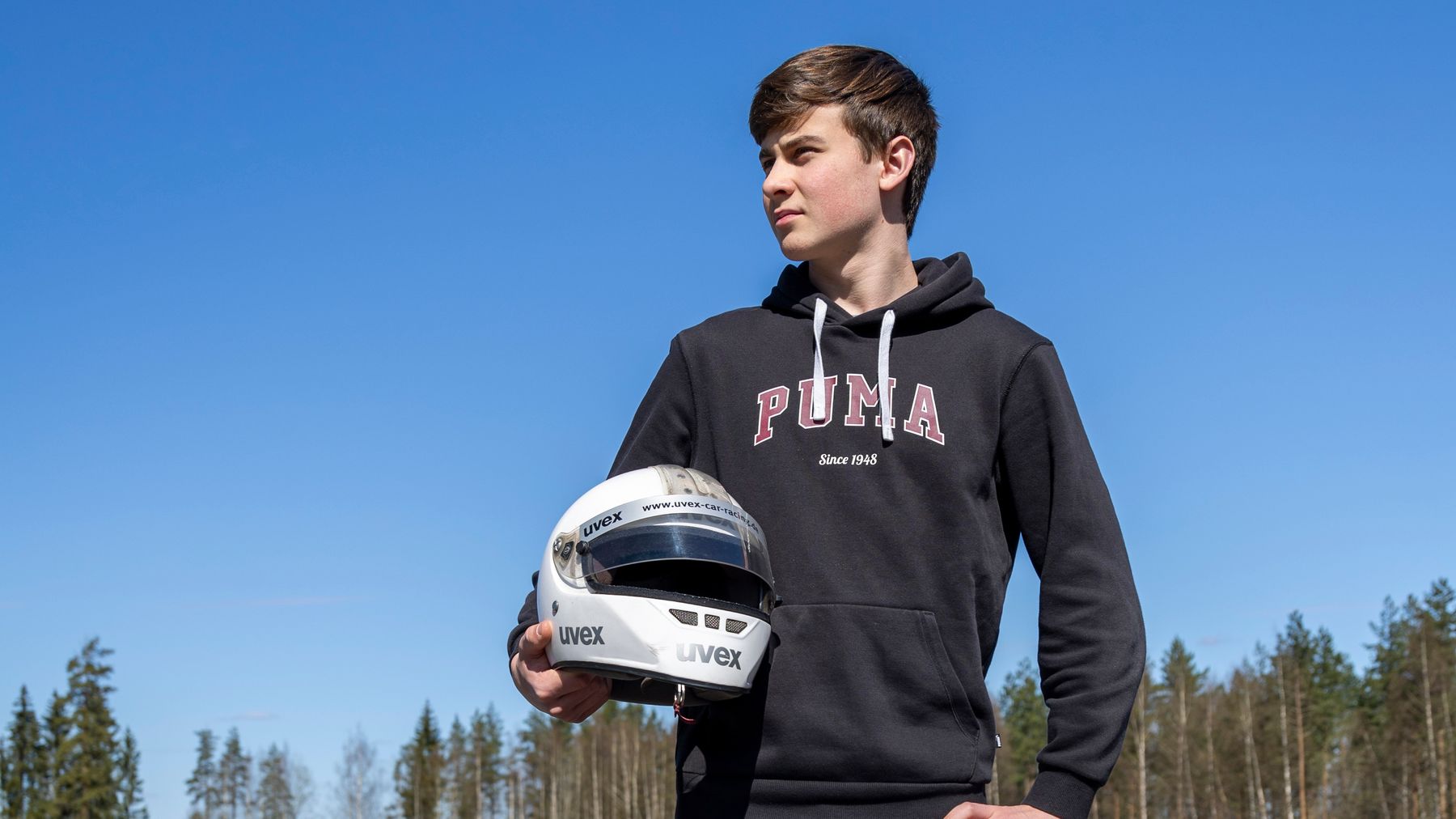 Kilpa-ajaja Tuukka Taponen poseeraa Vihti Kartingin radalla 2.5.2024.