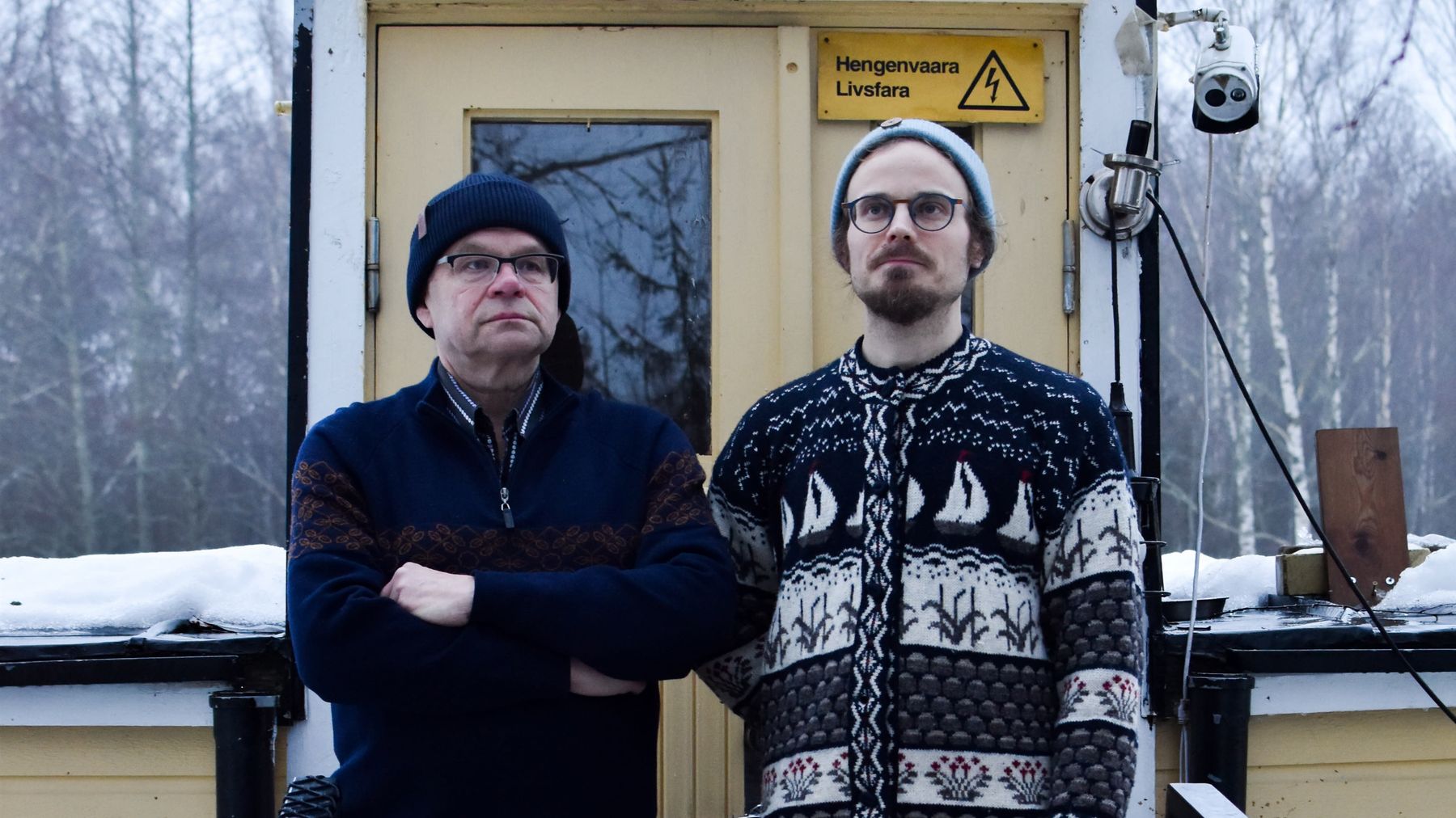Pelle ja Robin Porvoon kulttuurilaivan sillalla.