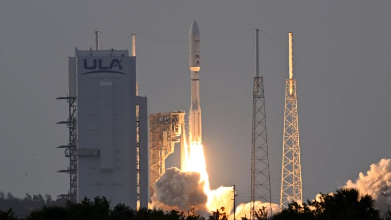 United Launch Alliance -yhtiön Atlas V -raketti laukaistaan avaruuteen.
