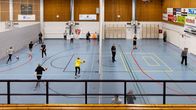 Koululaiset ovat tulleet pelaamaan koripalloa Kemin Tervahallille