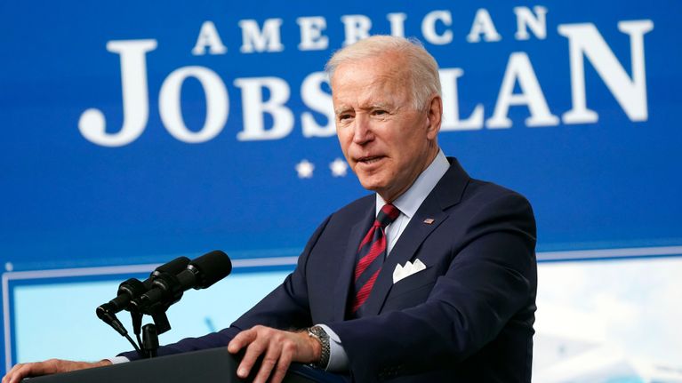 Presidentti Joe Biden esitteli huhtikuun alussa infrastruktuurihankettaan, johon kerätään 2,3 biljoonaa dollaria yritysveroja kiristämällä.