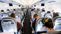 Bild av resenärer ombord på Finnairs flyg AY 435 från Helsingfors till Uleåborg i början av September.