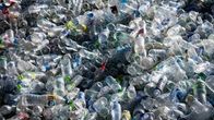 Plastflaskor vid en sorteringsanläggning i Thailand.