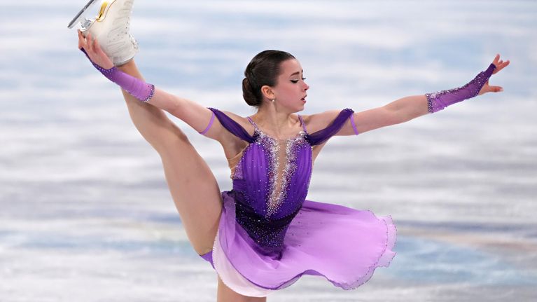 Kamila Valijeva Pekingin olympialaisten naisten yksinluistelun lyhytohjelmassa.