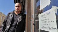 Mika Luosujärvi nojaa työpaikkansa 1barin seinustaan.