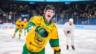 Samuli Ratinen firar ett mål. 