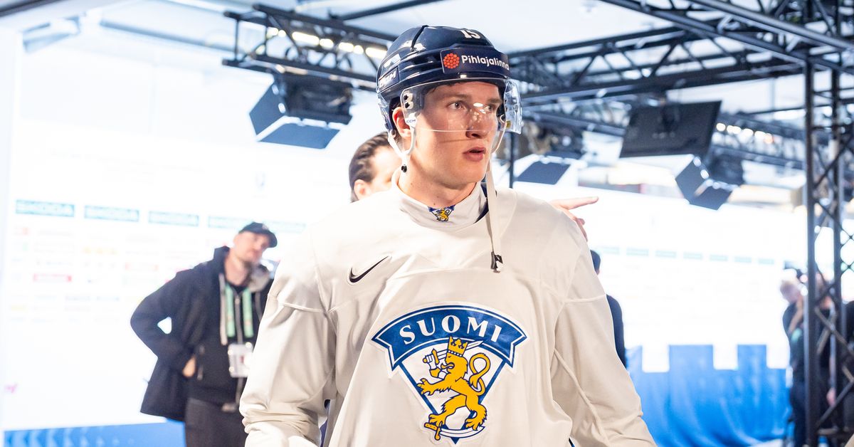 Anton Lundell lovar att Aleksander Barkov är i form inför VM-starten: ”Han ser helt likadan ut, han är sig själv”