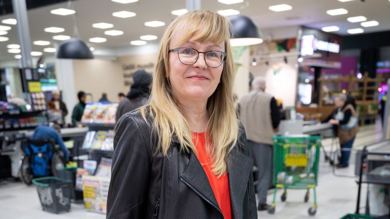 Osa maista on kieltänyt muovipussit – Suomessa yritetään nyt hillitä ...