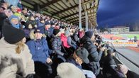 Publik på fotbollsläktare.