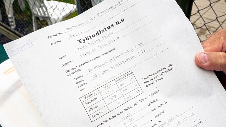 Heikki Tuuran työtodistus vuodelta 1972.