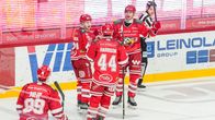 Vasa Sport firar mål i bild.