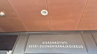 Keski-Suomen kärjäoikeuden sisäänkäynti.