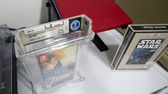 The Legend of Zelda: Breath of the Wild -peli ja Star Wars -pelikasetti esillä keräilijän hyllyssä.