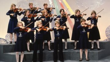 Ote Viuluviikarit musiikkimaassa -ohjelmasta (1979).