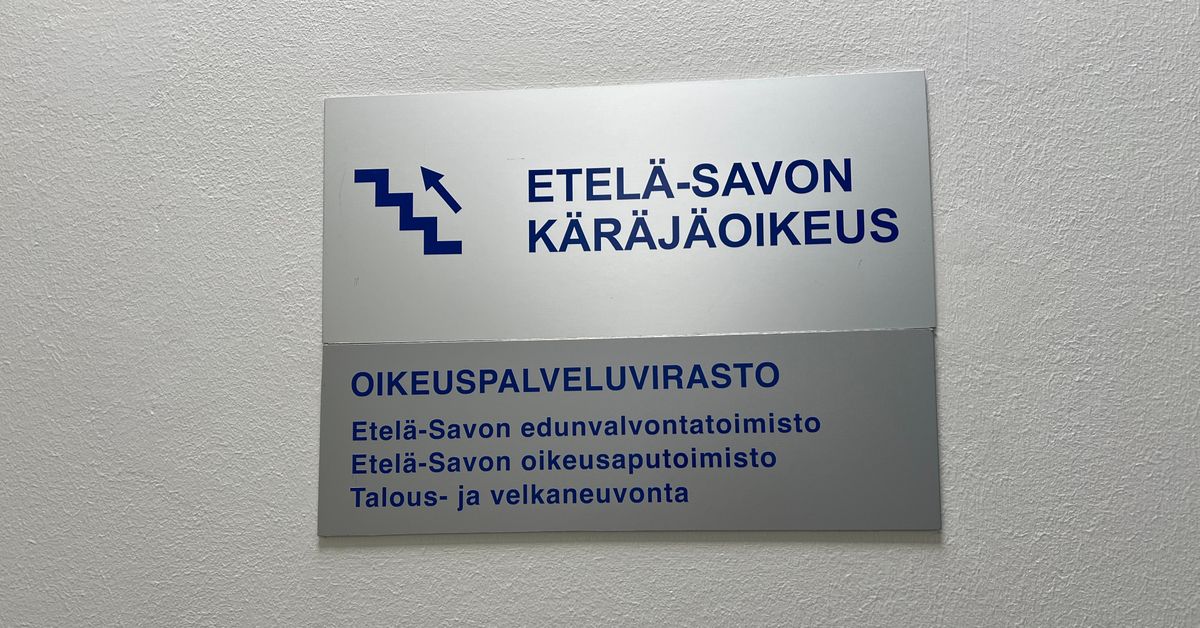 Neljästä murhasta syytetyn miehen oikeudenkäynti a